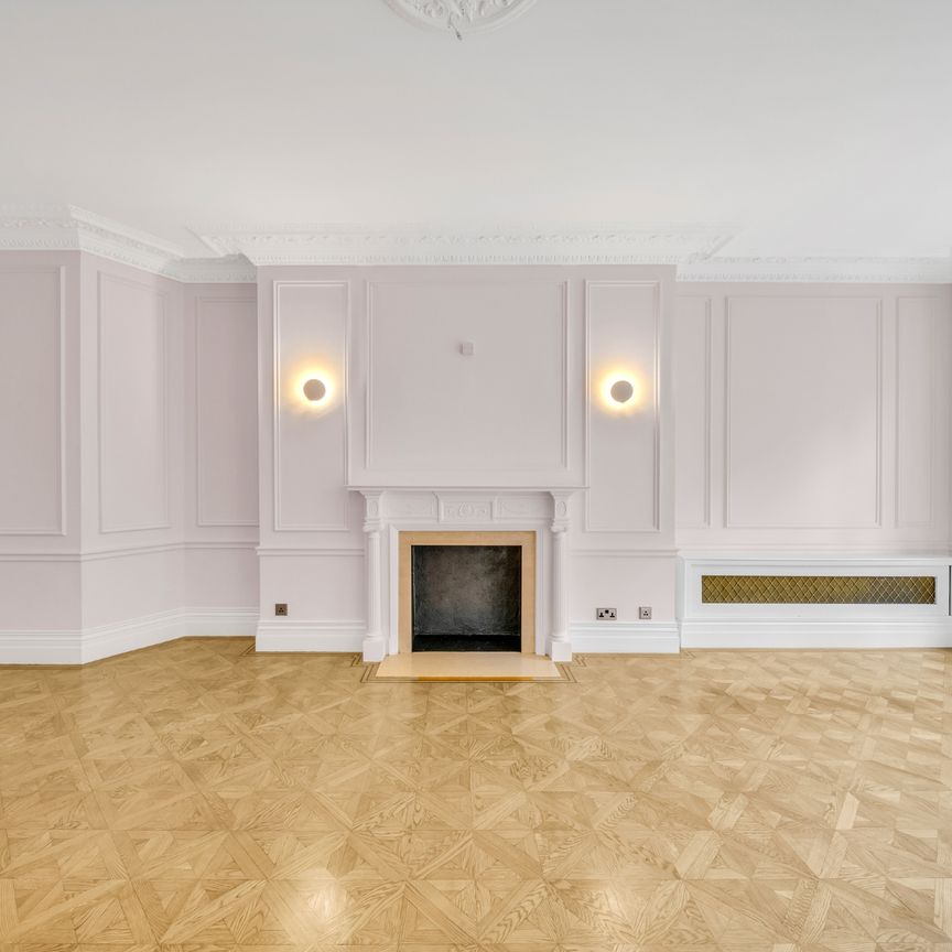 Expansive, newly decorated luxury property in South Kensington - Photo 1