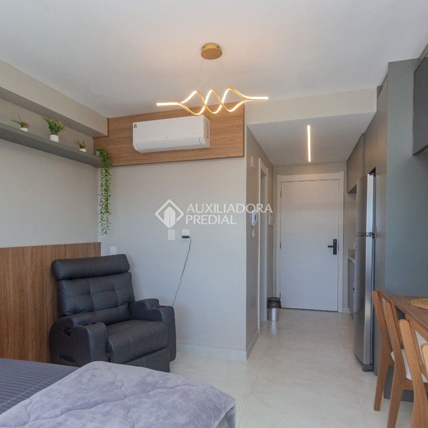 Apartamento com 1 quarto e 30m² para alugar em Passo da Areia, Porto Alegre. - Photo 1