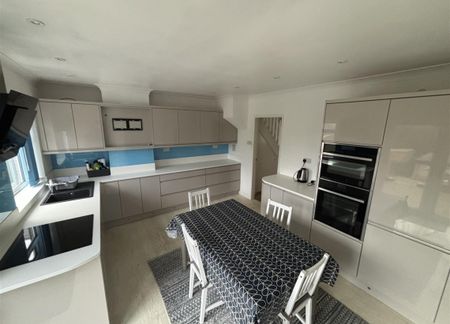 Lincroft Crescent, Chapelfields, Coventry - Photo 5