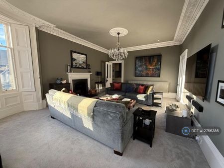 3 bedroom flat to rent - Photo 3