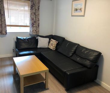 2 Bed Terraced House, Blyth Close, E14 - Photo 1