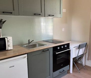 A LOUER STUDIO MEUBLE CHAMPS ELYSE ST QUENTIN 02100 - Photo 4