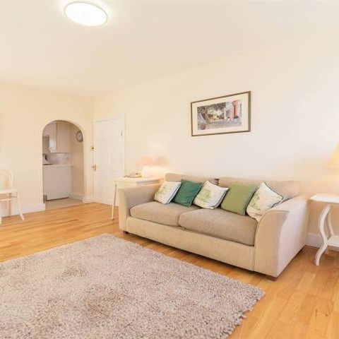 Modern Apartment - Photo 1