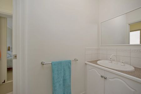 Professional & Straightforward - Photo 3