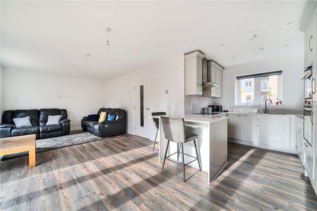 4 bedroom semi-detached house to rent - Photo 4