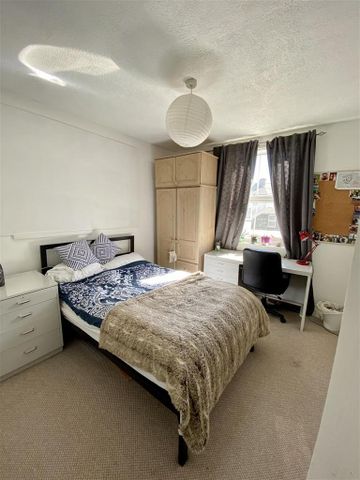 6 bedroom house to rent - Photo 3