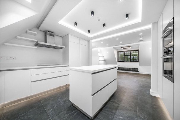 Beech Hill Avenue, Hadley Wood - Photo 1