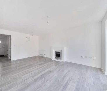 Kennet Heath, Thatcham, RG19 - Photo 1