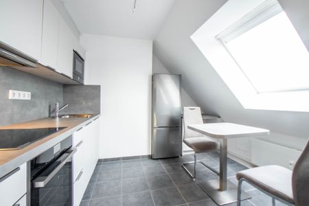 Top renovierte 3 Zimmer Dachgeschosswohnung mit Balkon und Einbauküche in Bielefeld Hillegossen - Photo 5