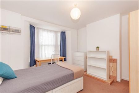 4 bedroom terraced house to rent - Photo 2