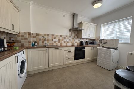 Holly Close, Manea, March - Photo 5