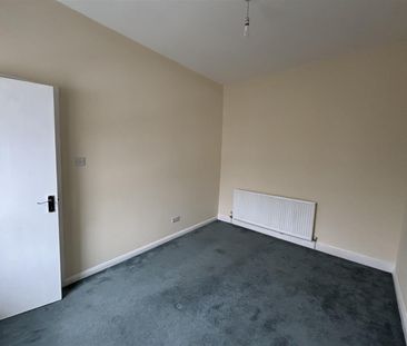 To Let 2 Bed Apartment Wrexham Street, Mold £700 pcm - Photo 3