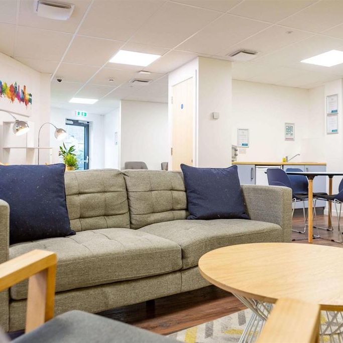 1 bedroom in a flat share to rent - Photo 1