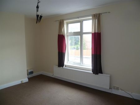 1 Bed Flat - Photo 2