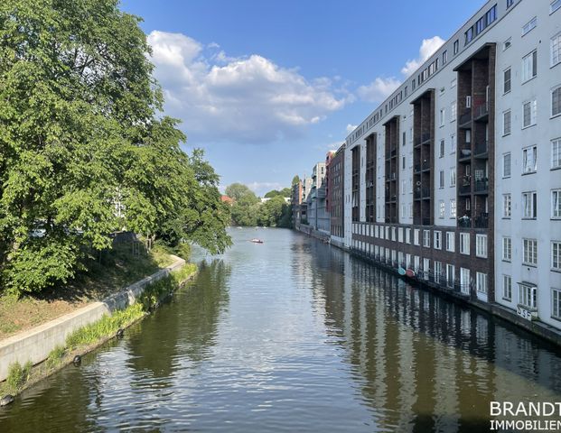 Zentrale Lage - modern Wohnen über 2 Ebenen mit Südterrasse und Wasserblick (Osterbekkanal)! - Photo 1