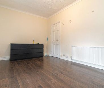 2 bedroom end of terrace house to rent - Photo 5