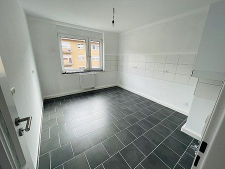 Modernisierte 3 - Zimmer-Wohnung in zentraler Lage! - Photo 3