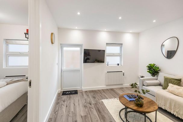 1 bedroom serviced apartment to rent - Photo 1