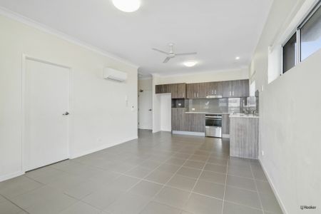 Coastal One-Bedroom Apartment just 450m to the Beach - Photo 4