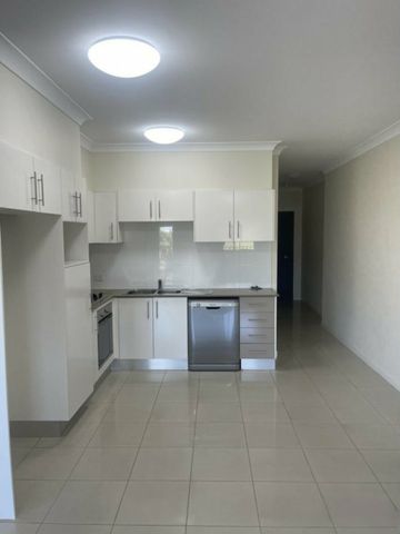 GROUND FLOOR 1 BEDROOM APARTMENT - Photo 4