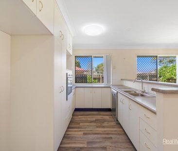 Large Family Home with Spacious Living Areas and 5 Air-Cons! - Photo 5