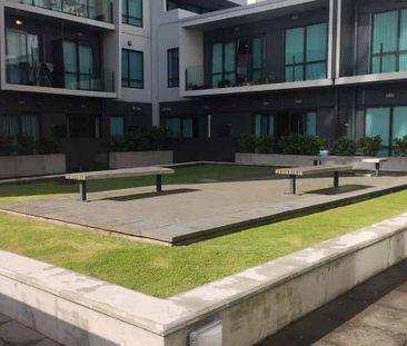 Cozy, compact 1 BR/1 BT with Patio @ Heart of City - Photo 3