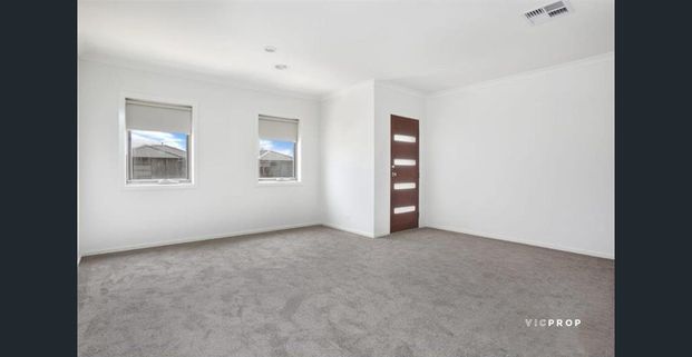 Premium Family Living in Featherbrook - Photo 1