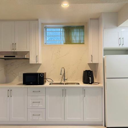 For Lease - 325 Wilfred Avenue, Toronto, Ontario - Photo 3