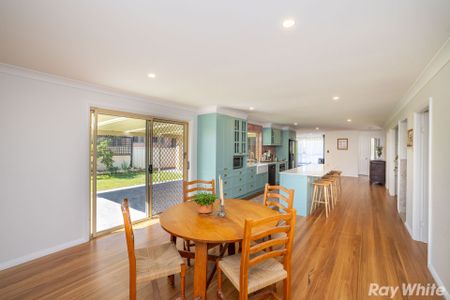 BEAUTIFULLY DESIGNED 3 BEDROOM HOME!! - Photo 2