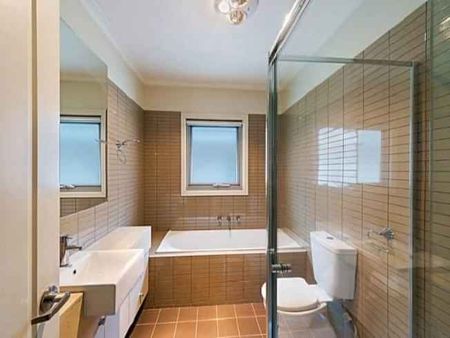 Room 3 (Non Ensuite) - Photo 2