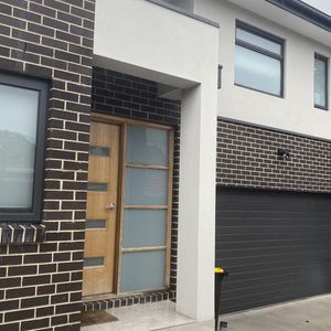 Stunning Modern Townhouse - Photo 3