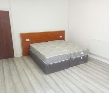 1 bedroom in a flat share to rent - Photo 1