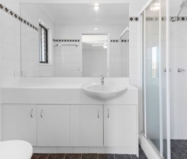 Newly renovated home - In the heart of Mudgeeraba - Photo 3