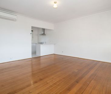 Convenient 2-Bedroom Unit with Water usage Included - Photo 2