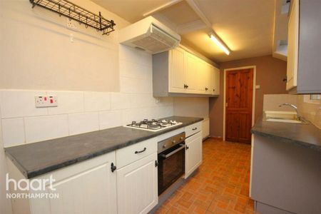 3 bedroom terraced house to rent - Photo 2
