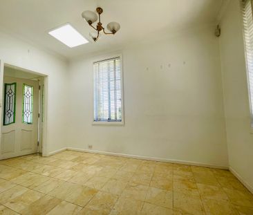 Cozy 2 Bedroom Home - Photo 5