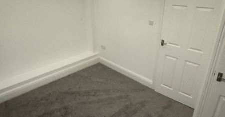 Flat 4, Harehills Lane, Harehills, Leeds, LS9 6HJ - Photo 5