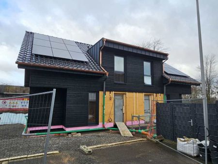 Neubau; Erstbezug Februar 2026! 2 hochwertige Doppelhaushälften - Photo 4