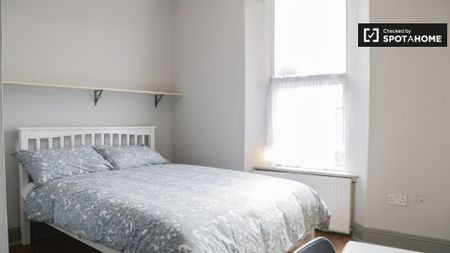 Bed for rent in 6-bedroom house in Phibsborough - Photo 3