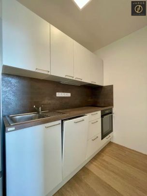 Pronájem bytu 2kk s lodžií, ulice Hvězdova, Praha - Nusle - Fotografie 1