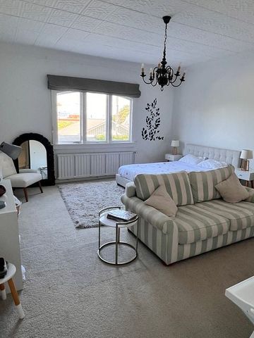 Extra large 1 bedroom apartment city-end Kelburn - Photo 4