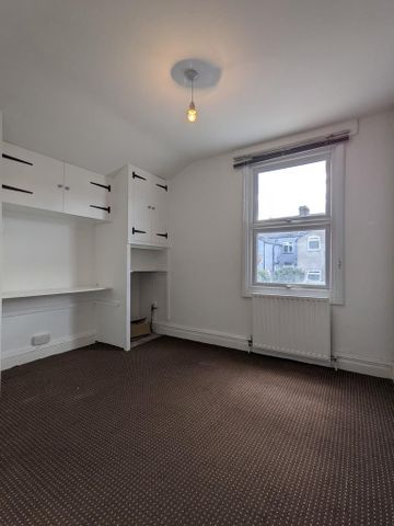 4 bedroom terraced house to rent - Photo 4