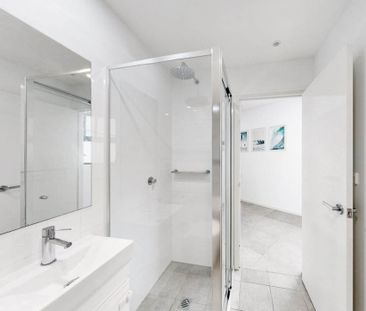 Modern & Private 2-Bedroom Apartment - Photo 3