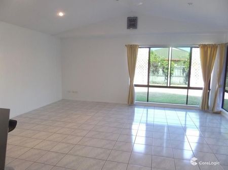 FOUR BEDROOM FAMILY HOME - Photo 2