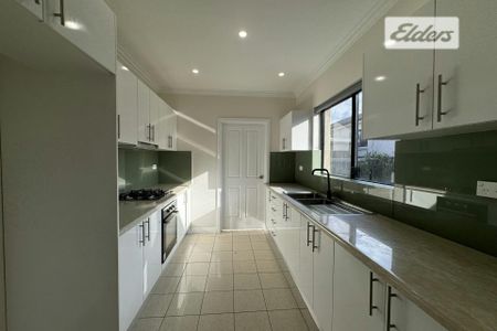 MODERN TOWNHOUSE - Photo 3