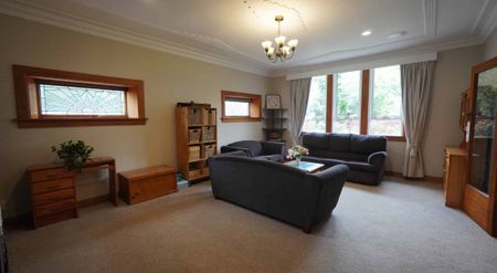 Character Home in Central Palmy - Photo 3