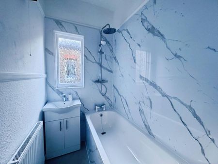 3 bedroom flat to rent - Photo 5