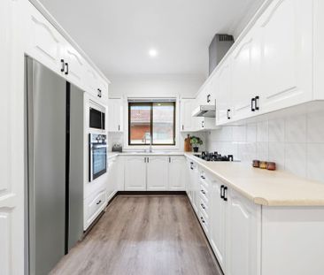 Front 2 Bedroom Villa with Lock up Garage - Photo 4