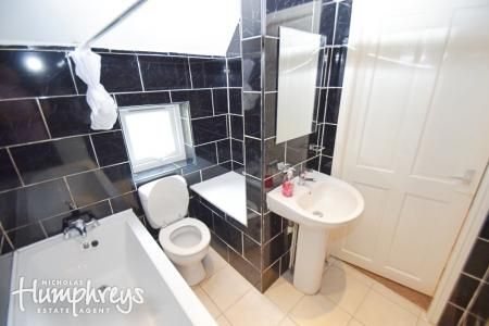 St. Andrews Drive, Newcastle-Under-Lyme, ST5 - Photo 2