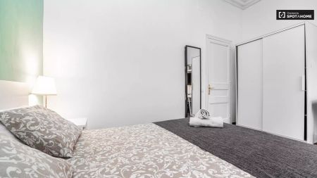 Room in a shared 8-bedroom apartment for rent in la Dreta de l'Eixample, only females. - Foto 4